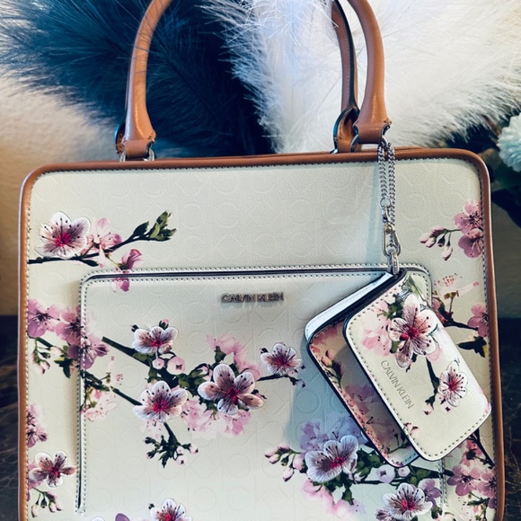 Rare Calvin Klein Margot Tote Large New without tags - Picture 4 of 13